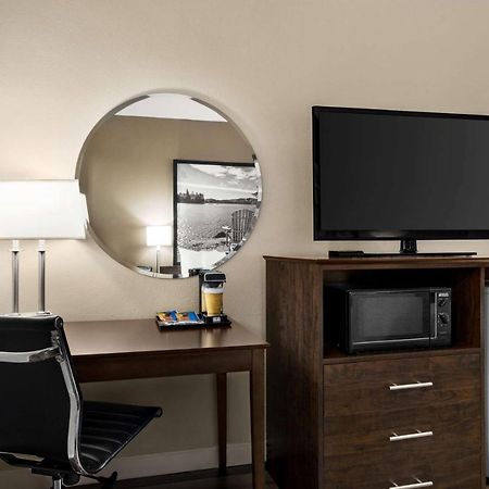 Hotel Super 8 By Wyndham Sarnia On Extérieur photo