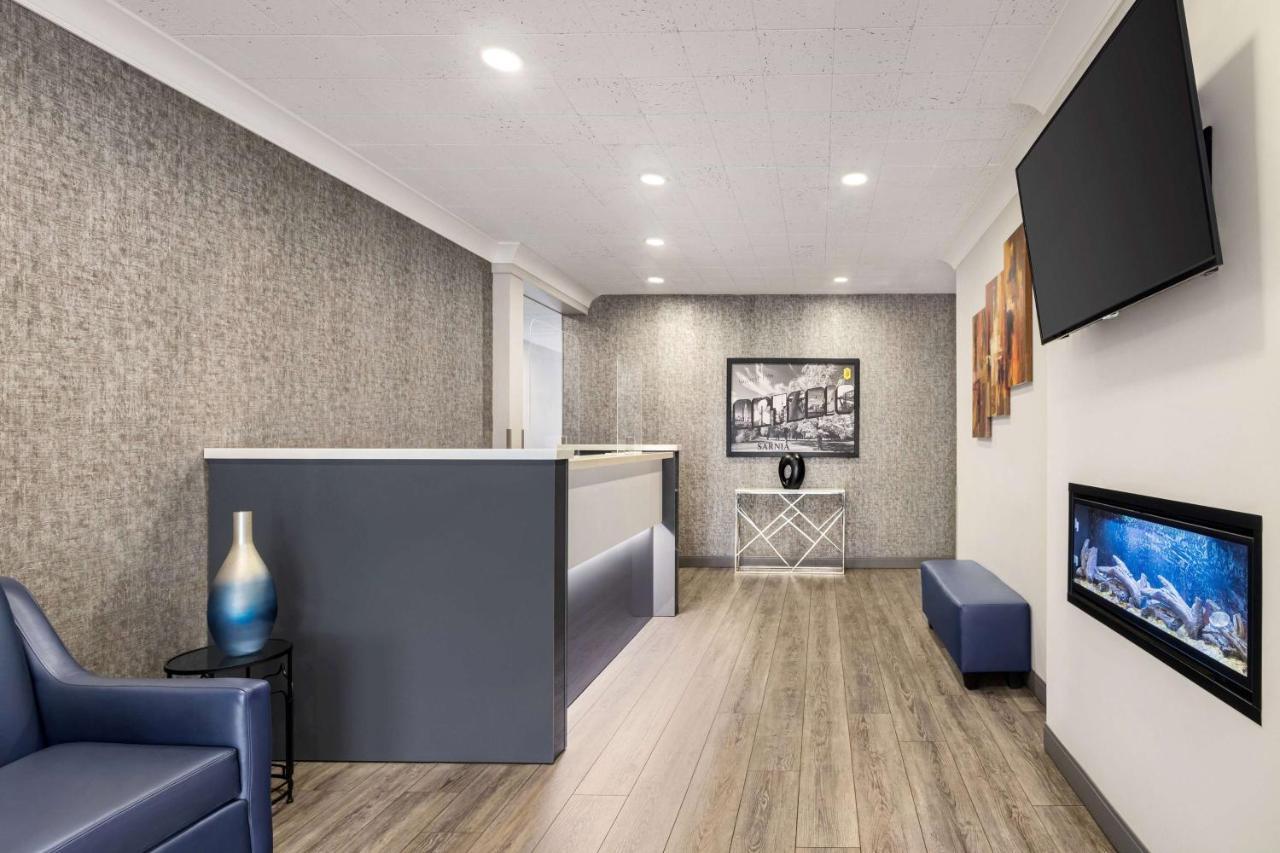 Hotel Super 8 By Wyndham Sarnia On Extérieur photo