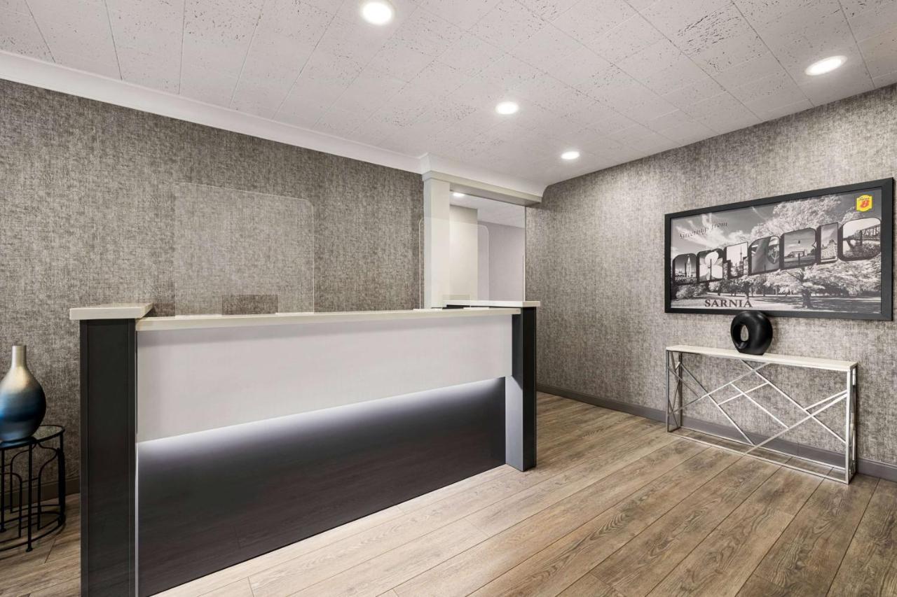 Hotel Super 8 By Wyndham Sarnia On Extérieur photo