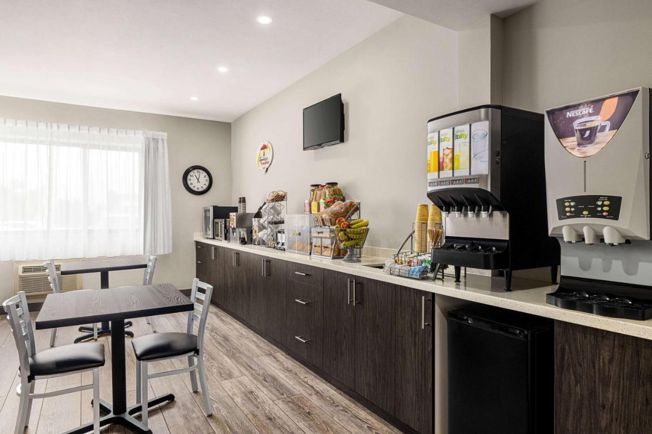 Hotel Super 8 By Wyndham Sarnia On Extérieur photo
