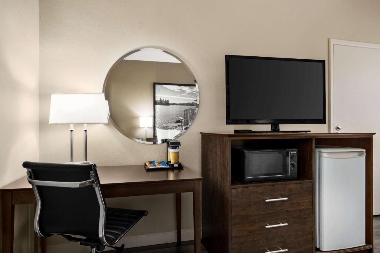 Hotel Super 8 By Wyndham Sarnia On Extérieur photo