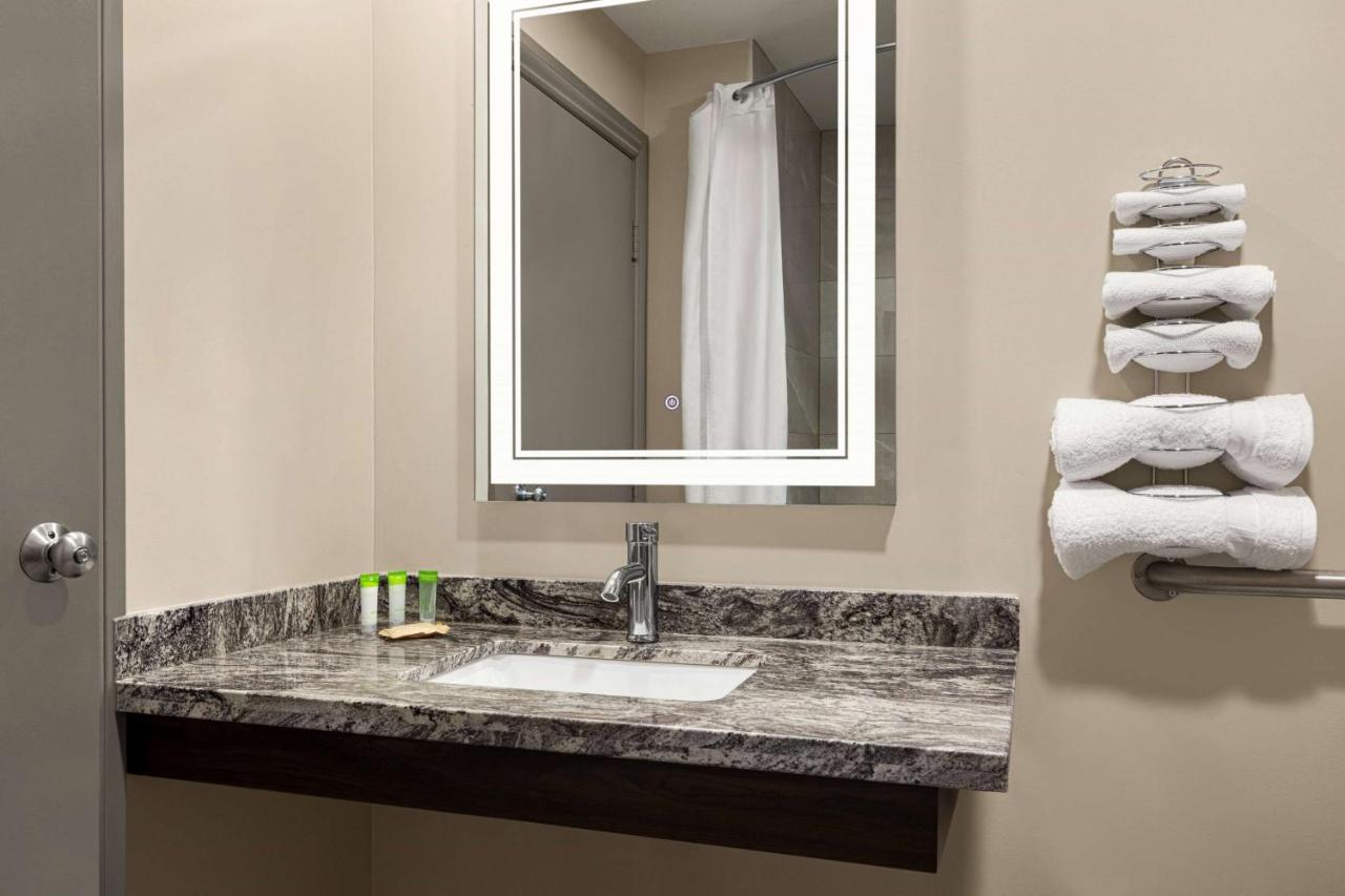 Hotel Super 8 By Wyndham Sarnia On Extérieur photo