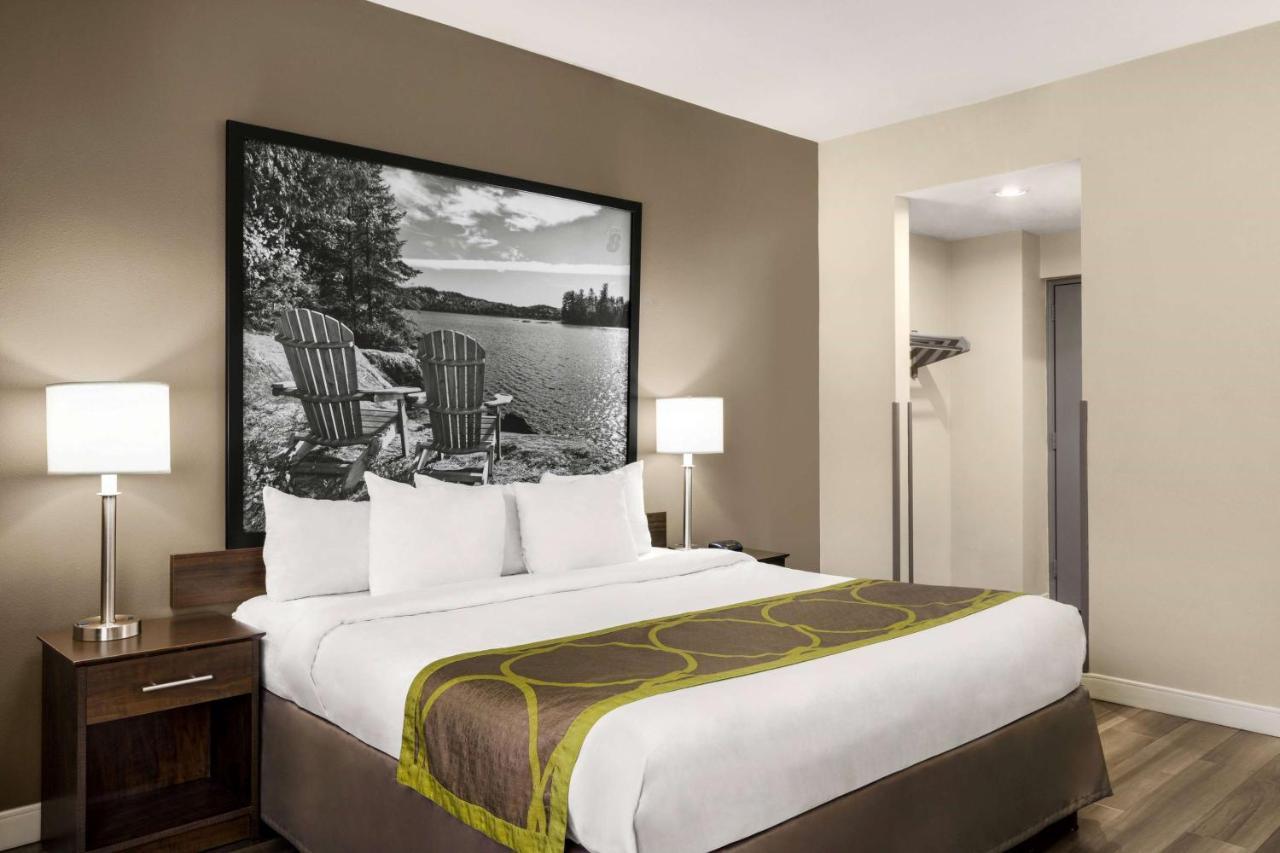 Hotel Super 8 By Wyndham Sarnia On Extérieur photo