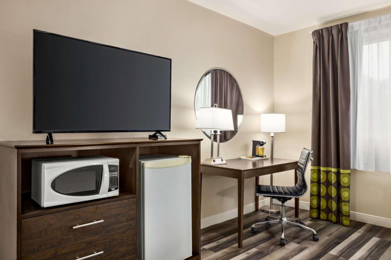 Hotel Super 8 By Wyndham Sarnia On Extérieur photo