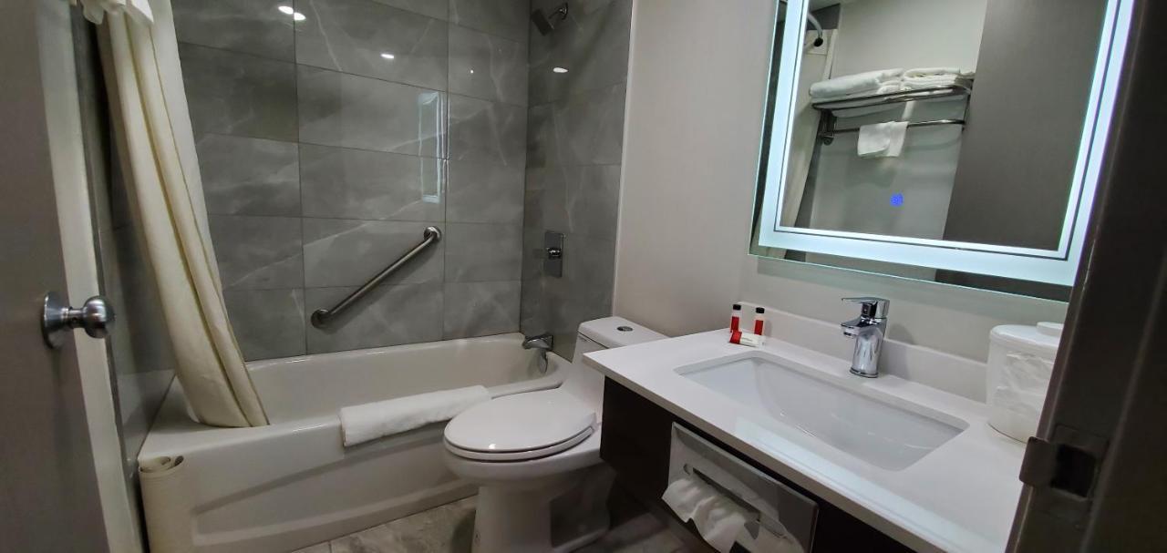 Hotel Super 8 By Wyndham Sarnia On Extérieur photo